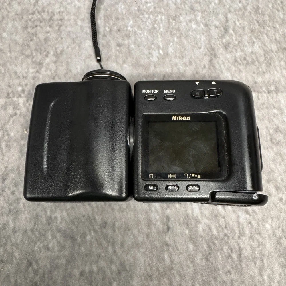 Nikon Coolpix 950 Digital Camera Working With Broken Battery Door Missing Pad